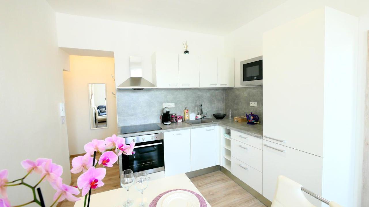 Apartman U Louckeho Klastera 2 Plus Kk Znojmo Esterno foto